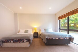 5 Schlafzimmer, Bügeleisen/Bügelbrett, kostenloses WLAN, Bettwäsche