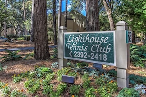 Property grounds - 2382 Lighthouse Tennis: 1 Bedroom Pet Friendly, Free Bikes, Pool, Tennis (Hilton Head Island)