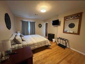 3 Schlafzimmer, Schreibtisch, Bügeleisen/Bügelbrett, WLAN