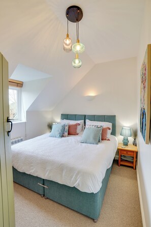 3 habitaciones, tabla de planchar con plancha y cuna de viaje 