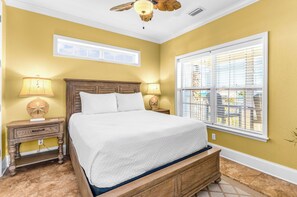 4 bedrooms, desk, iron/ironing board, WiFi - 20% Spring Savings!  Family-Friendly w/ Private Pool, Gulf Views, Dogs OK! (St. George Island)