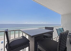 Outdoor dining - Ocean House 2904    2 bedroom 2 bath    gulf-front condo (Gulf Shores)