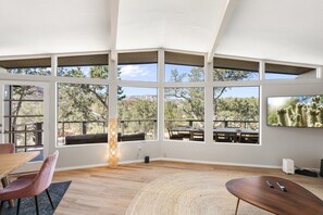 Interior - Scenic Sedona Getaway w/ Pool & Hot Tub - 5 mins to Cathedral Rock (Sedona)