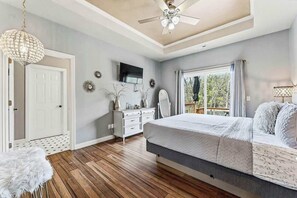 5 bedrooms, desk, iron/ironing board, WiFi