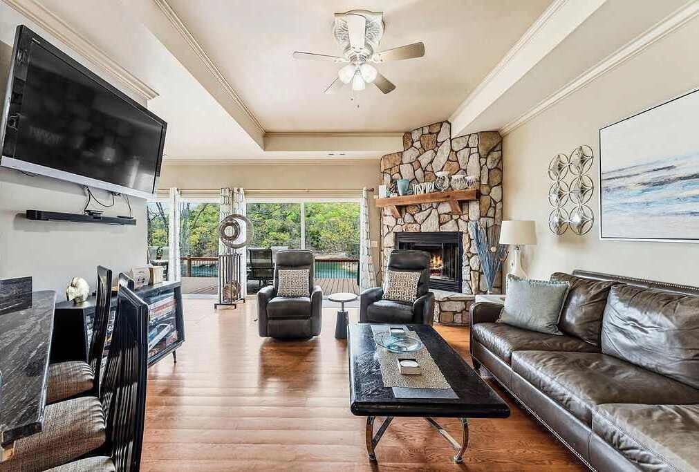 TV, fireplace, offices