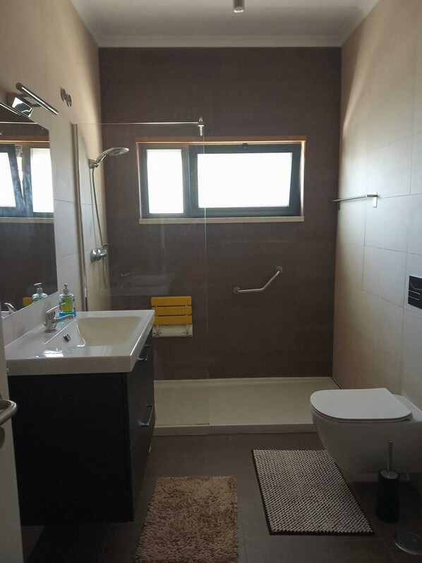 Bruser, bidet, håndklæder, Sæbe
