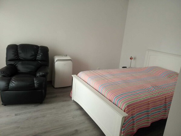 2 bedrooms, WiFi, bed sheets