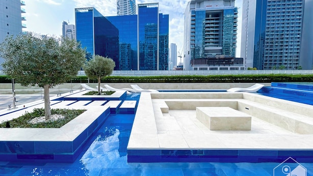 Outdoor pool - Gorgeous 1B With Balcony in Business Bay (Dubai)