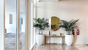 Reception - Gorgeous 1B With Balcony in Business Bay (Dubai)