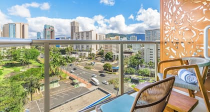 City & Mountain Views Condo at Luana Waikiki Hotel Short Walk to the Beach