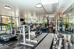 Fitness facility - City & Mountain Views Condo at Luana Waikiki Hotel Short Walk to the Beach (Honolulu)