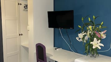 1 dormitorio, tabla de planchar con plancha, wifi y ropa de cama