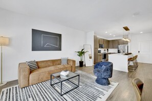 Smart TV, offices - Spacious Oasis w/ Pool, Gym, & Stunning City Views (Birmingham)