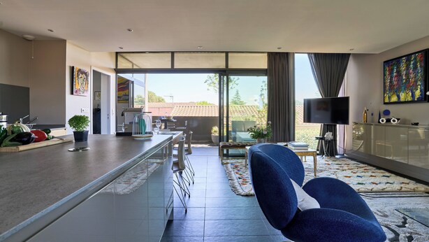 Interior - Sérénité au fil de L'eau: Appartement de Standing (L'Isle-sur-la-Sorgue)