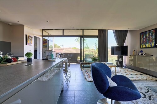 Sérénité au fil de L'eau: Appartement de Standing