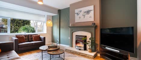 TV, fireplace, offices