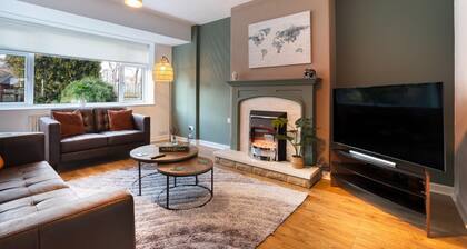 Large-2 Bed House-Free Parking