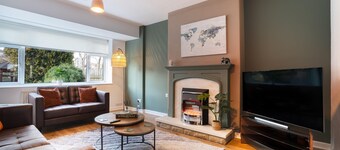 Large-2 Bed House-Free Parking