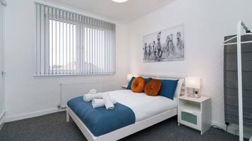 2 bedrooms, desk, iron/ironing board, WiFi