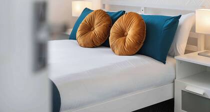 Free Parking - 2 Bedroom Flat-by Holiday Homes