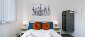 Free Parking - 2 Bedroom Flat