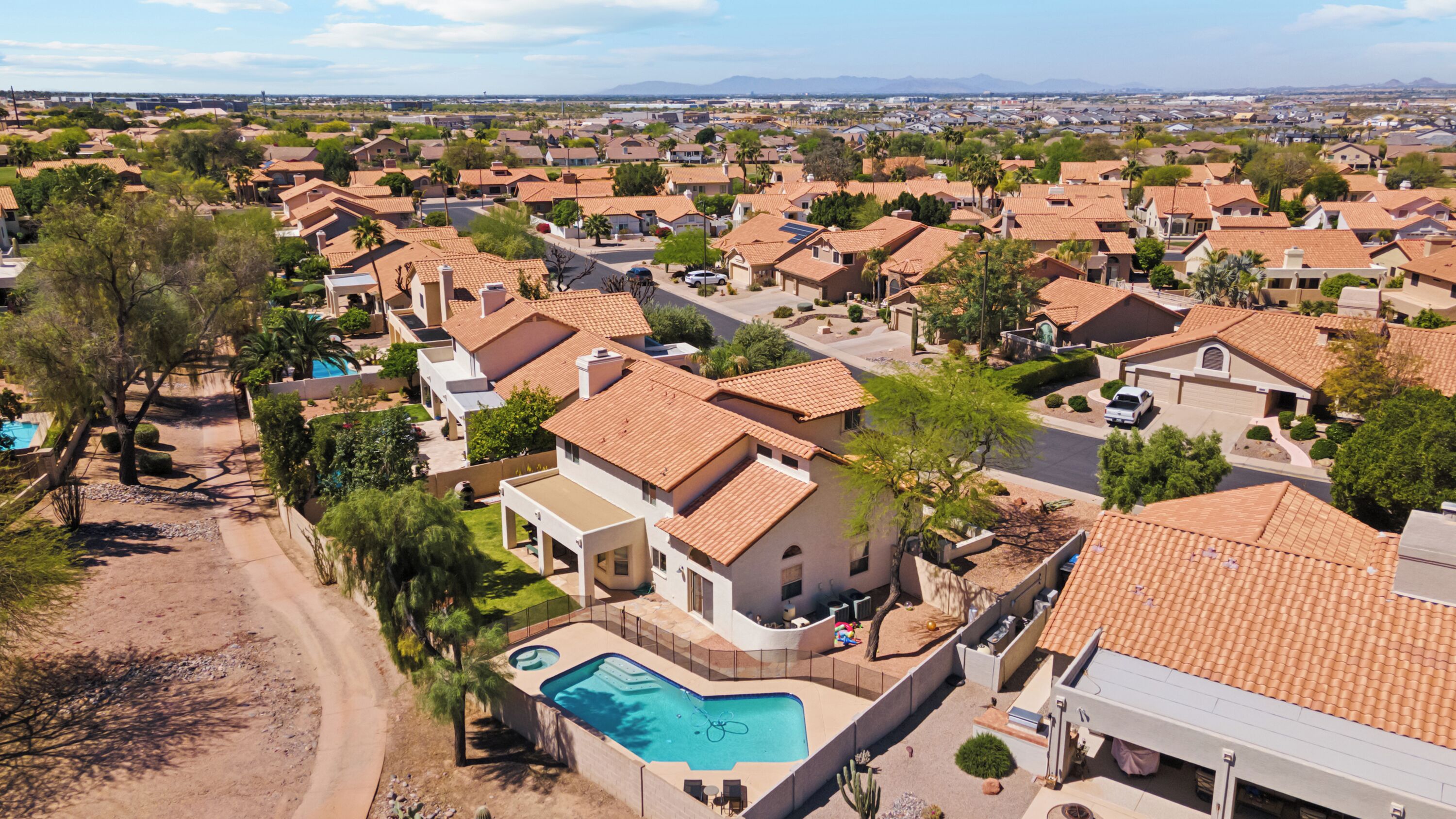 Red Mountain Retreat – 5 BDR w/ Heated Pool!