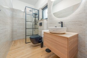 Shower, towels - Villa Miki (Polaca)