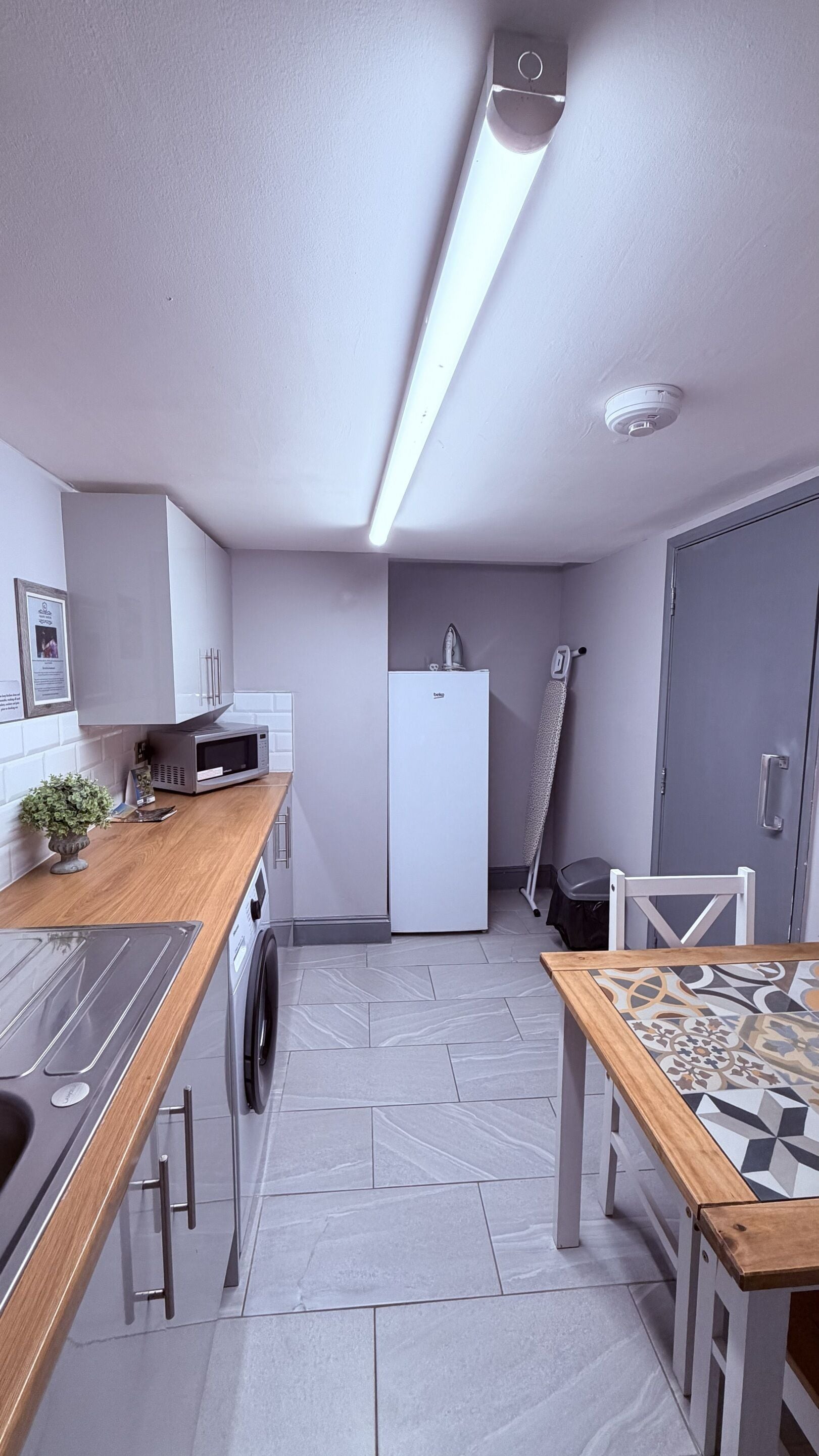 Panoramic Studio, Private Bathroom | Shared kitchen | Full-size fridge, microwave, oven, stovetop