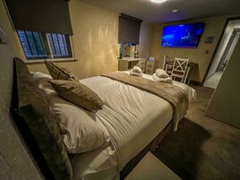 Panoramic Studio, Private Bathroom | Free WiFi