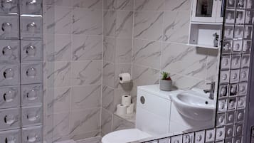 Panoramic-Studio, eigenes Bad | Badezimmer