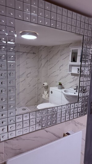 Panoramic Studio, Private Bathroom | Bathroom - Grant House (Boston)