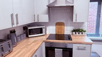 Apartment, Private Bathroom (2 Bedroom) | Shared kitchen | Full-sized fridge, microwave, oven, stovetop