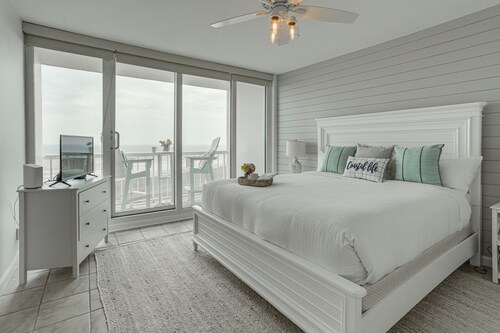 Pool & Beach Access: Oceanfront Galveston Condo