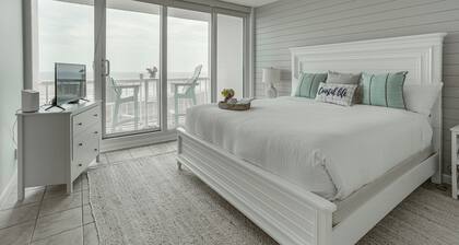 Pool & Beach Access: Oceanfront Galveston Condo