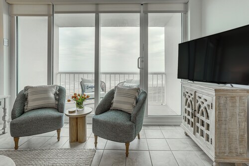Pool & Beach Access: Oceanfront Galveston Condo