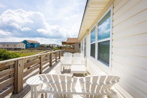 Terrace/patio - Modern 3rd Row Cottage, Hot Tub and Pet Friendly! (Kitty Hawk)