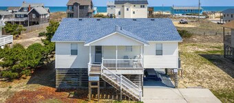 Modern 3rd Row Cottage, Hot Tub and Pet Friendly!