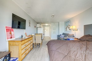 Iron/ironing board, bed sheets - Sunny Myrtle Beach Studio: Steps to Ocean! (Myrtle Beach)