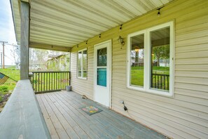 House (2 Bedrooms) | Interior - Kayak & Fish: 1 Block to Lakeside Park & Ramp! (Dowagiac)