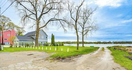 Kayak & Fish: 1 Block to Lakeside Park & Ramp!