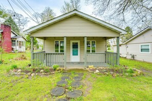 House (2 Bedrooms) | Interior - Kayak & Fish: 1 Block to Lakeside Park & Ramp! (Dowagiac)