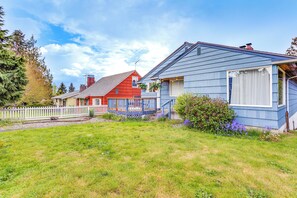 House (3 Bedrooms) | Interior - Vibrant Tacoma Retreat, Near Point Defiance Park! (Tacoma)