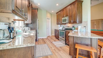 House (3 Bedrooms) | Interior