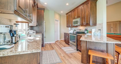 Wilmington Home w/ Sunroom & Private Deck!