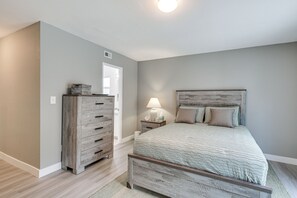 House (5 Bedrooms) | Interior - Fireplace, Hot Tub, Patio & Bbq: San Diego Home (Spring Valley)