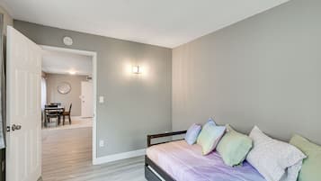 House (5 Bedrooms) | Interior
