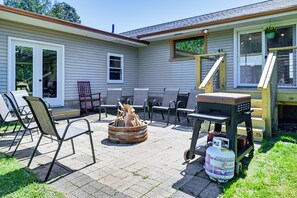 House (3 Bedrooms) | Interior - Ice Fishing On-site: Waterfront Nekoosa Home! (Nekoosa)