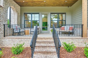 House (5 Bedrooms) | Interior