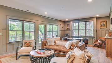 House (5 Bedrooms) | Interior