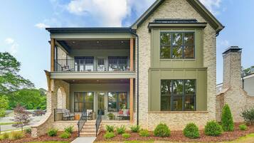 House (5 Bedrooms) | Interior